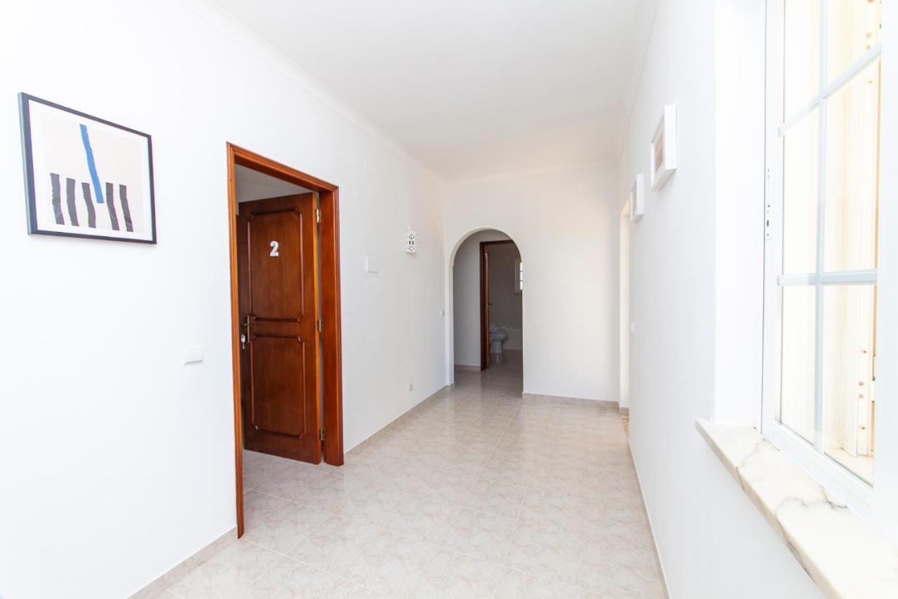 Q - Casa Do Topo Guesthouse ลากอส ภายนอก รูปภาพ