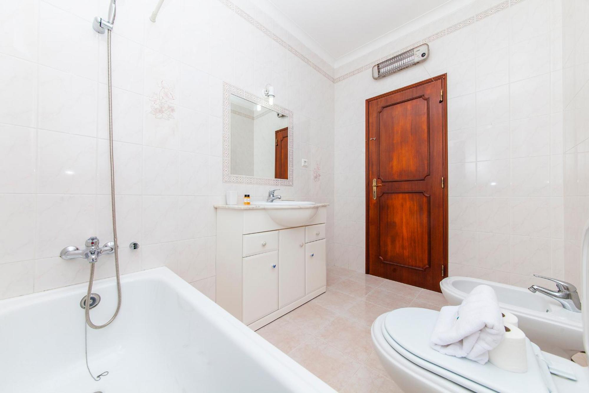 Q - Casa Do Topo Guesthouse ลากอส ห้อง รูปภาพ